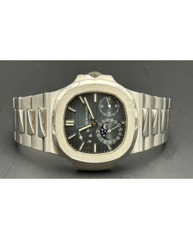 Patek Philippe Nautilus Réf 5712 Full Set 2015 with stickers, Accueil, With its octagonal bezel with softened angles, its case c