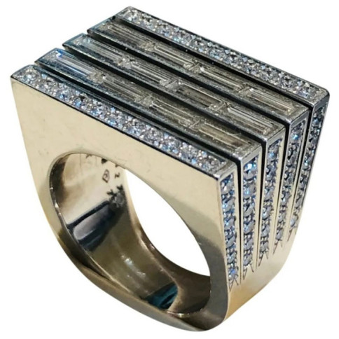 PIAGET Chevalière modèle FREEDOM en or gris 18K et diamants