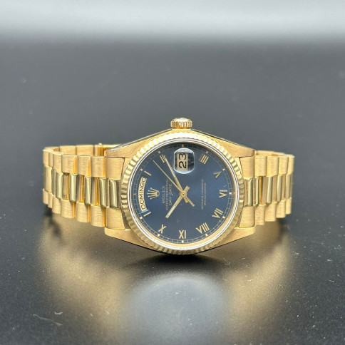 Rolex Day-date Ref 18038 cadran bleu avec papier 1977