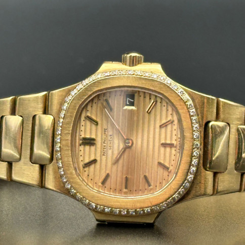 Patek Philippe Nautilus Lady Réf 4700 with diamonds