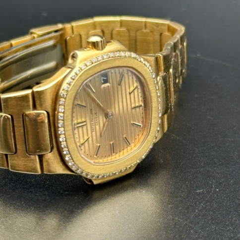 Patek Philippe Nautilus Lady Réf 4700 with diamonds