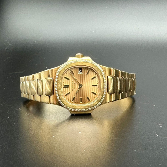 Patek Philippe Nautilus Lady Réf 4700 sertie de diamants