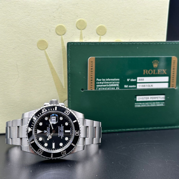 Rolex Submariner Date Ref 116610 boite et carte 2011