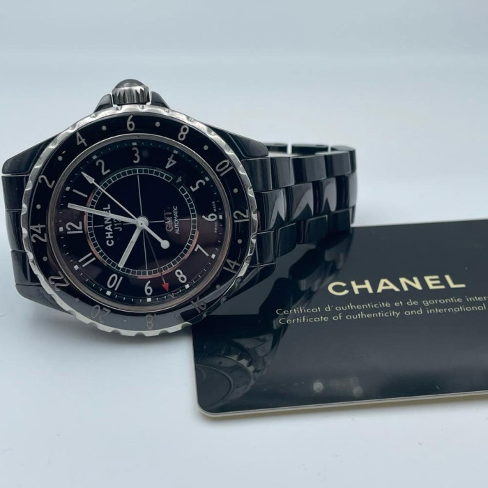 Chanel J12 Céramic Ref H0685 with card 2010