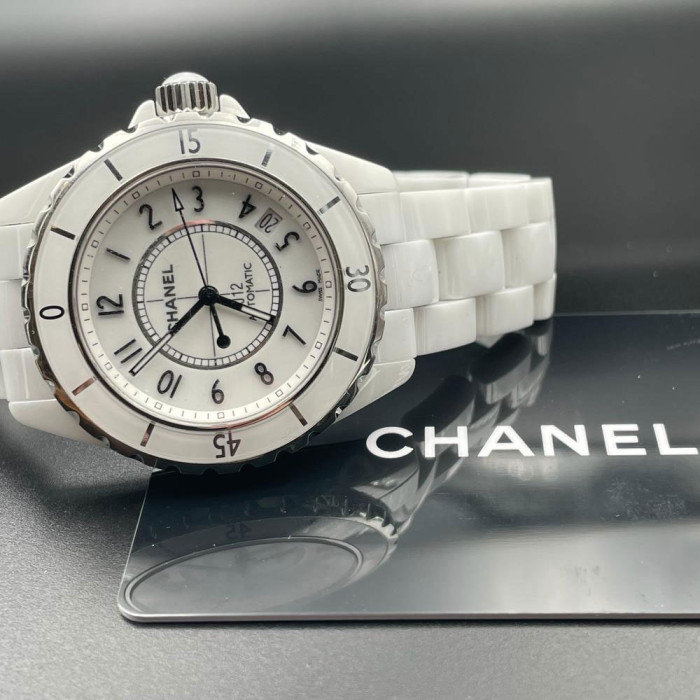 Chanel J12 en Céramic Ref H0970 WITH CARD 2017