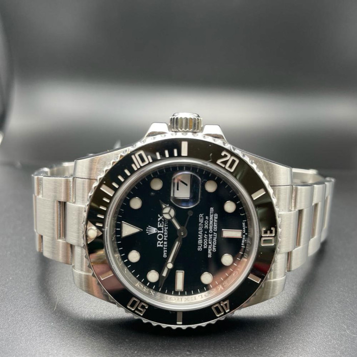 Rolex Submariner Date Ref 116610 box and card 2015