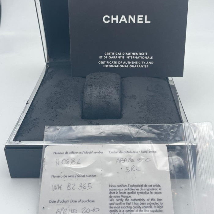 Chanel J12 H0682 Black Dial box paper 2010