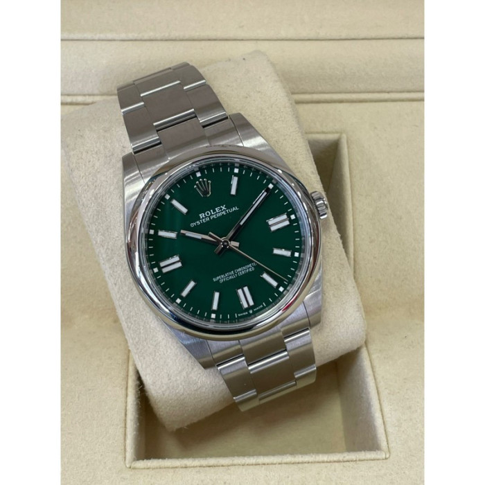 Rolex Oyster Perpetual 41 Ref. 124300 Green box and card 2022, Rolex, 


Rolex Oyster Perpetual 41 Ref. 124300 Green box and car